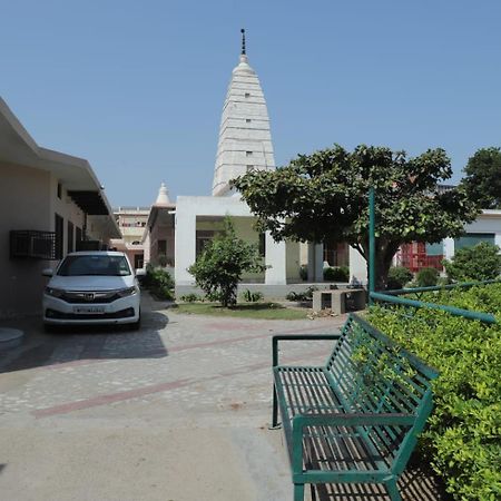 Radha Madhav Ashram Vrindavan Bagian luar foto