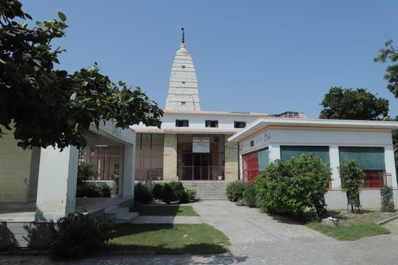 Radha Madhav Ashram Vrindavan Bagian luar foto