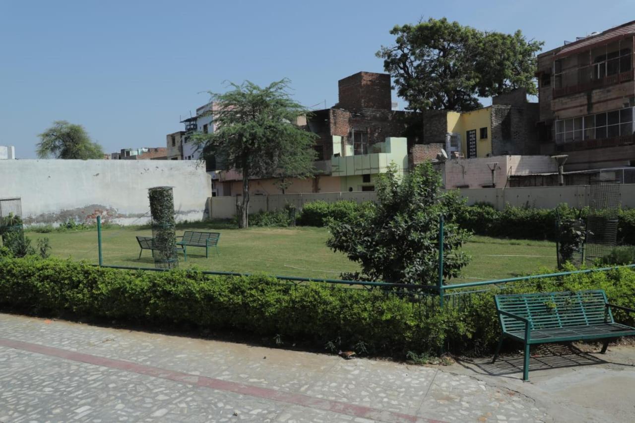 Radha Madhav Ashram Vrindavan Bagian luar foto